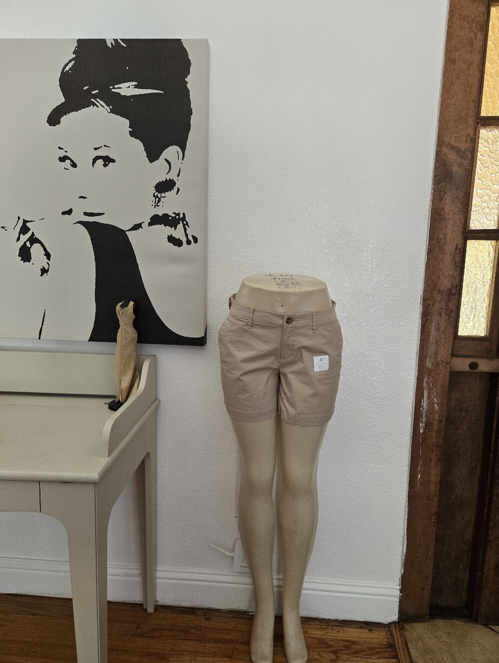 NWT Old Navy Everyday High-Rise Women's Khaki Shorts Size 6